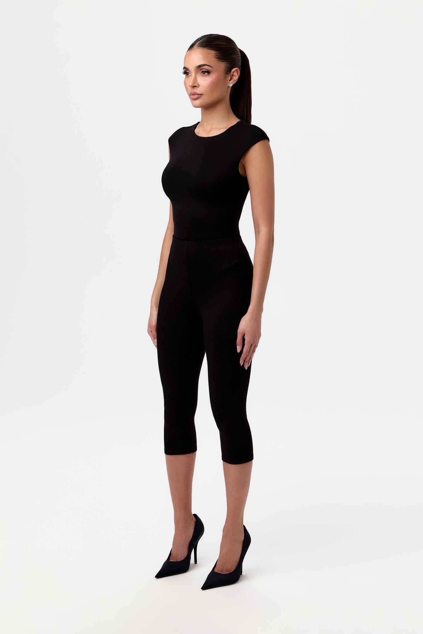 Smooth Sculpt Capri Legging