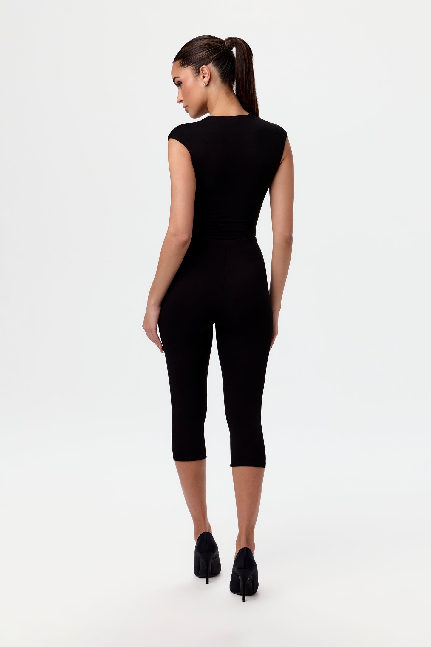 Smooth Sculpt Capri Legging