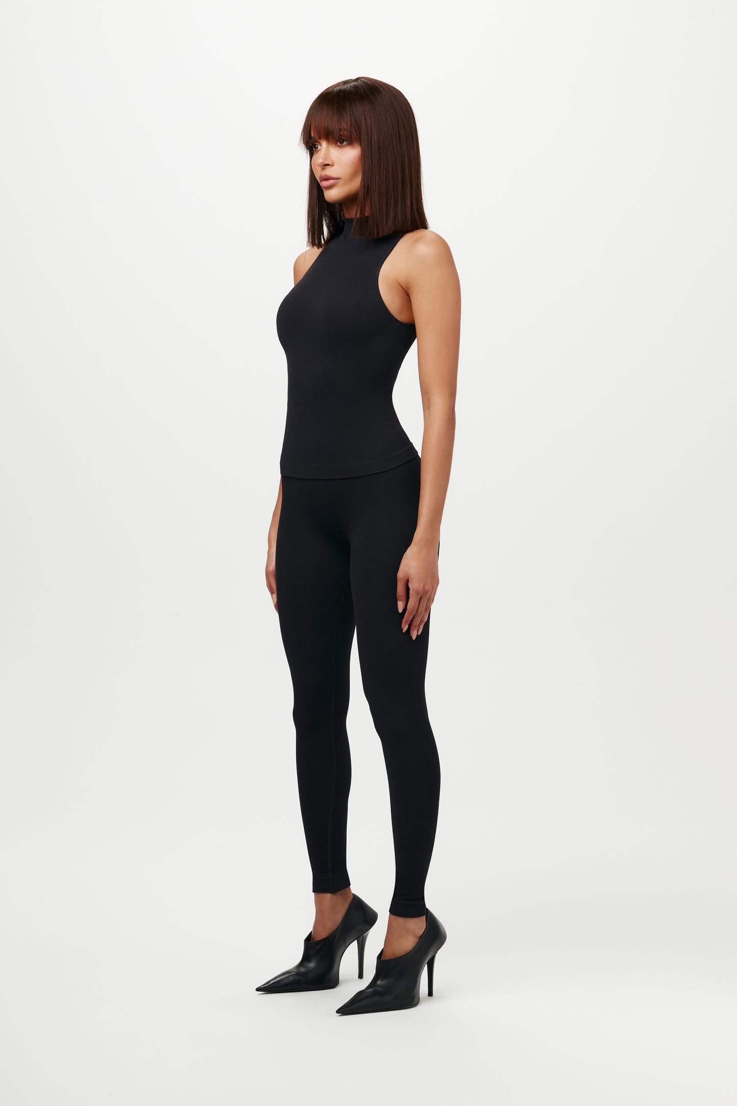 SEAMLESS SLEEVELESS RIBBED TOP