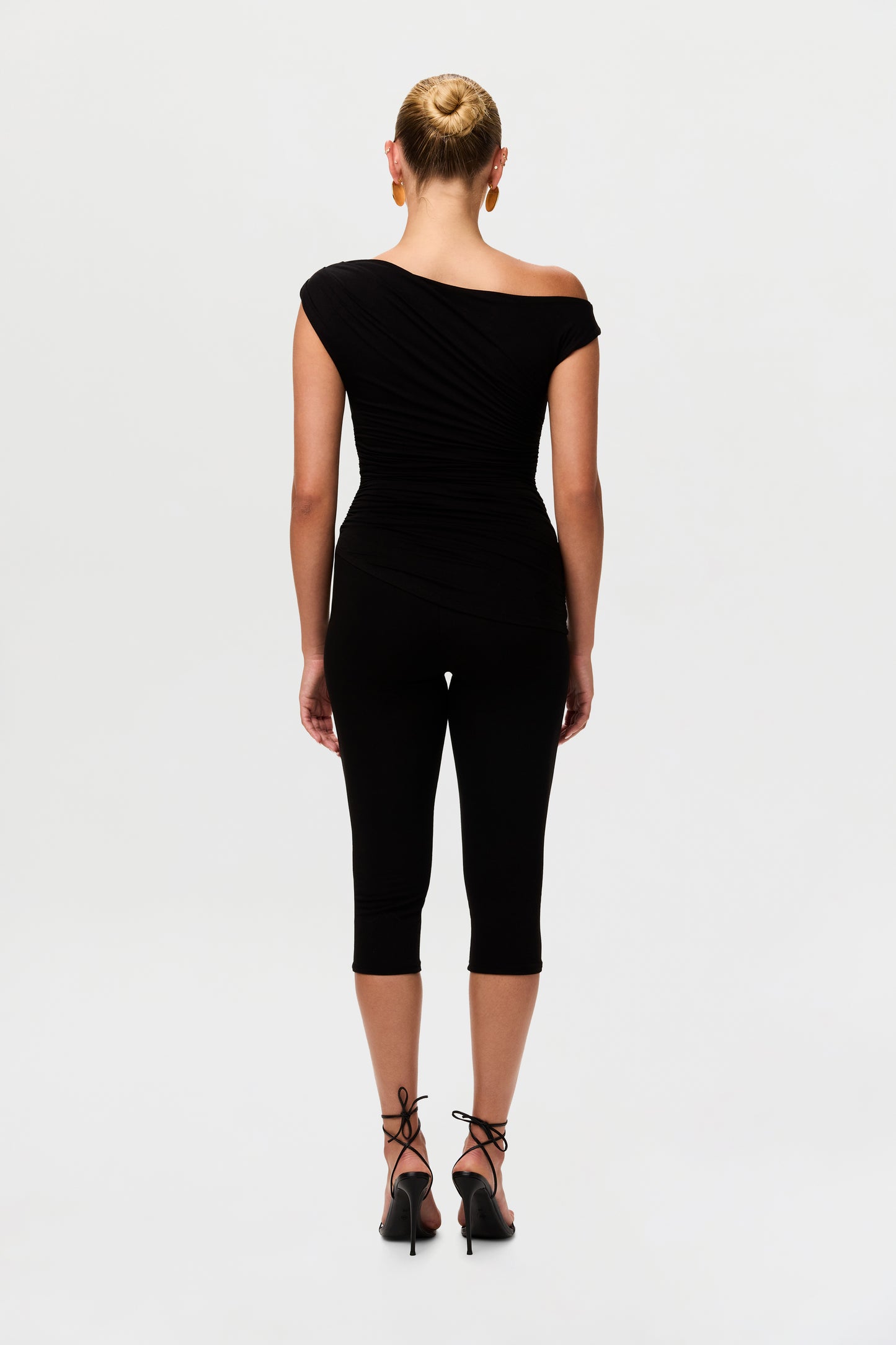 Smooth Sculpt Capri Legging