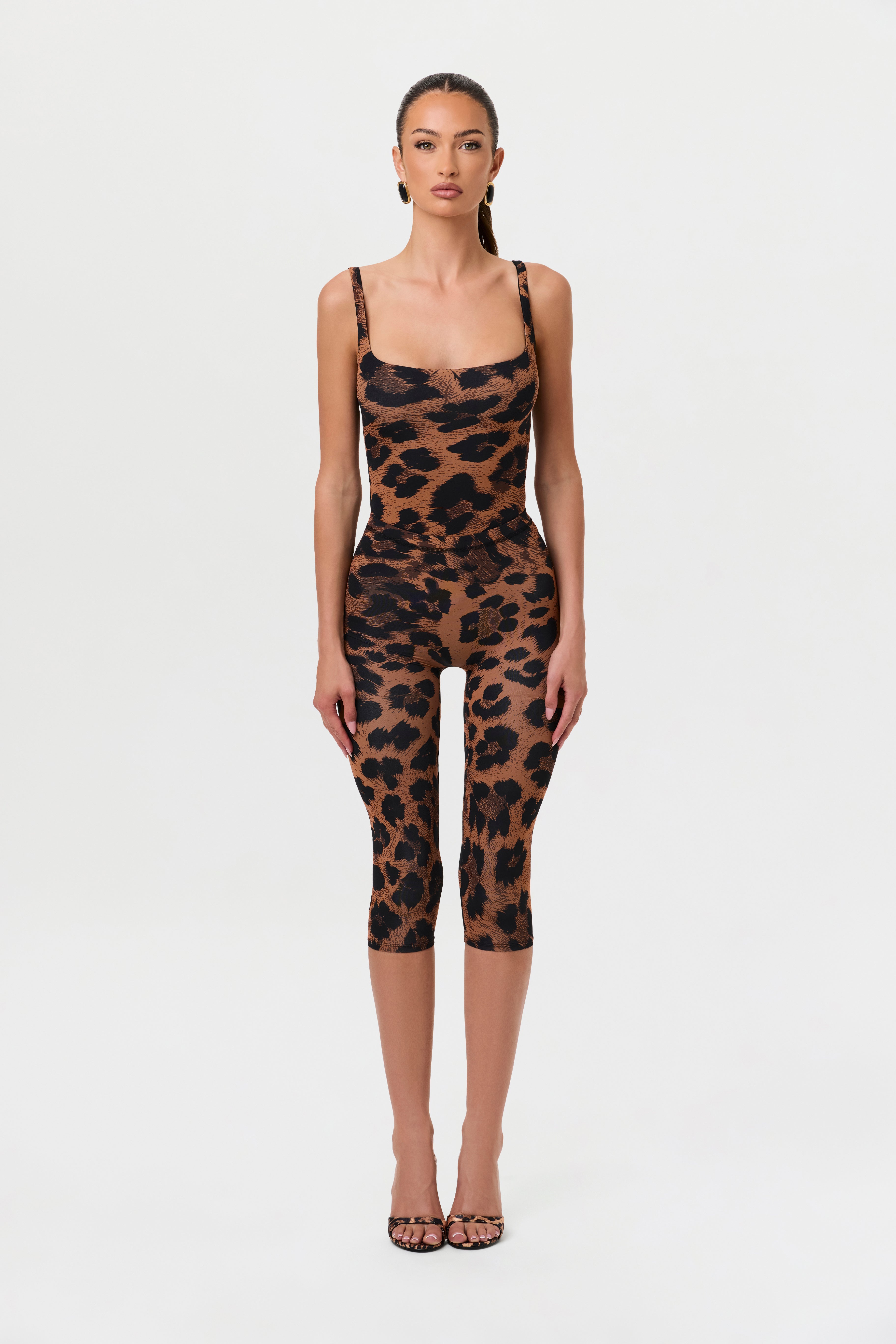 Sculpted Streetwear & Shapwear-Like Pants | Naked Wardrobe