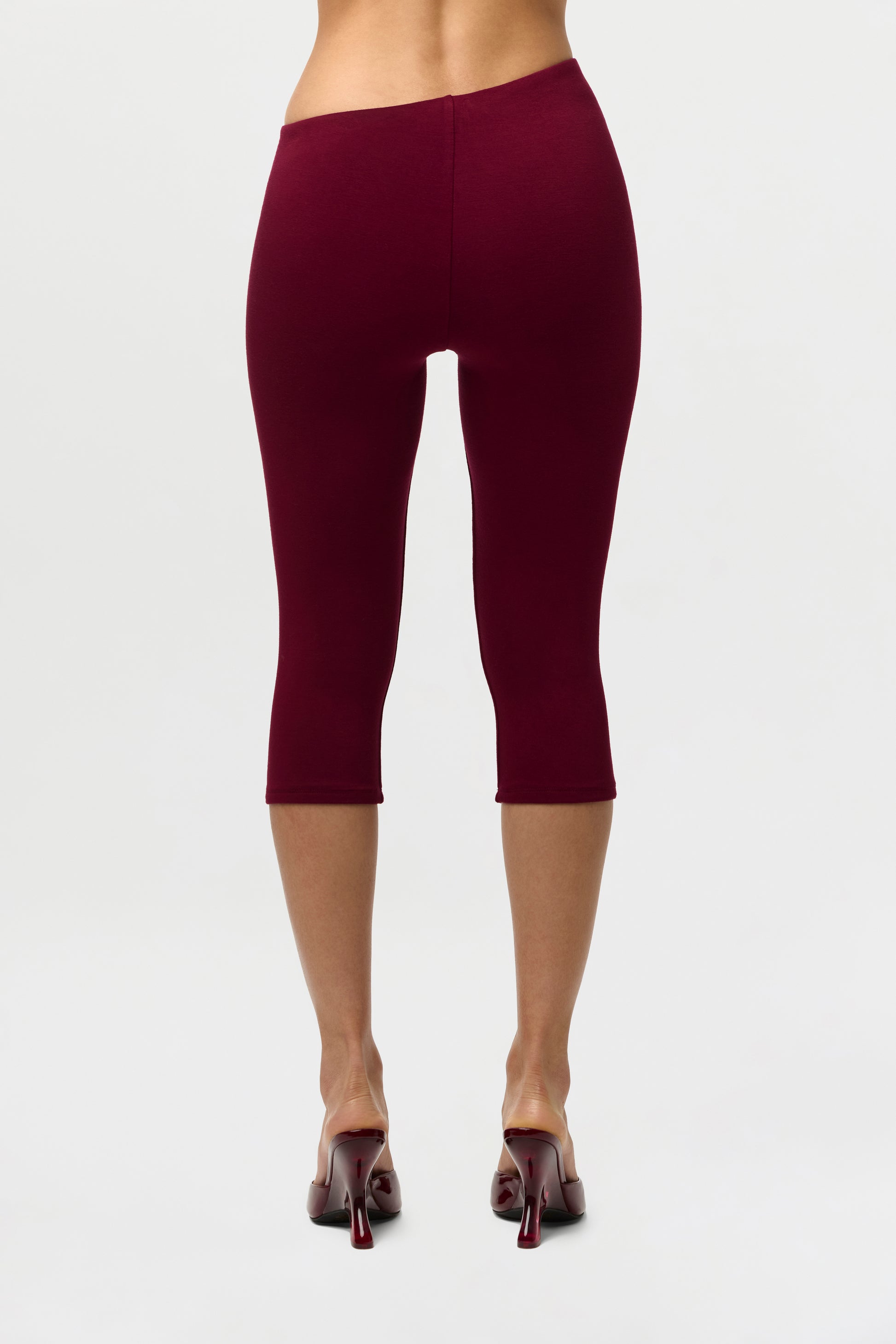 Smooth Asymmetric Capri Leggings