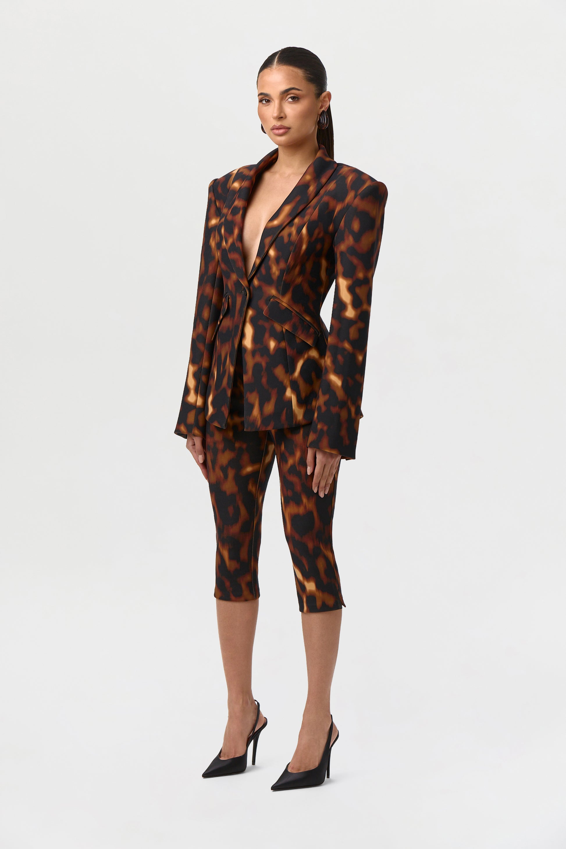 Suiting Tortoise Capri Pants
