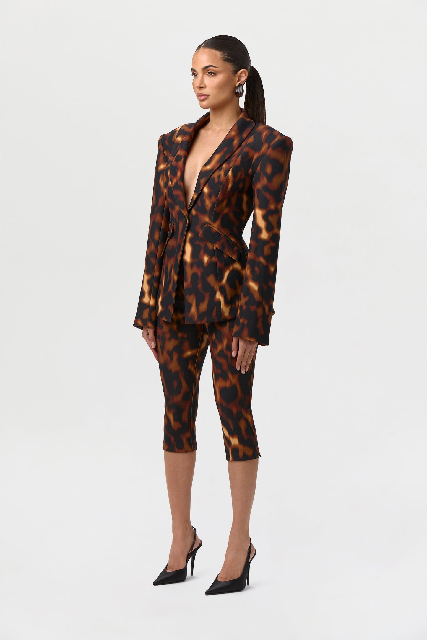 Suiting Tortoise Capri Pants