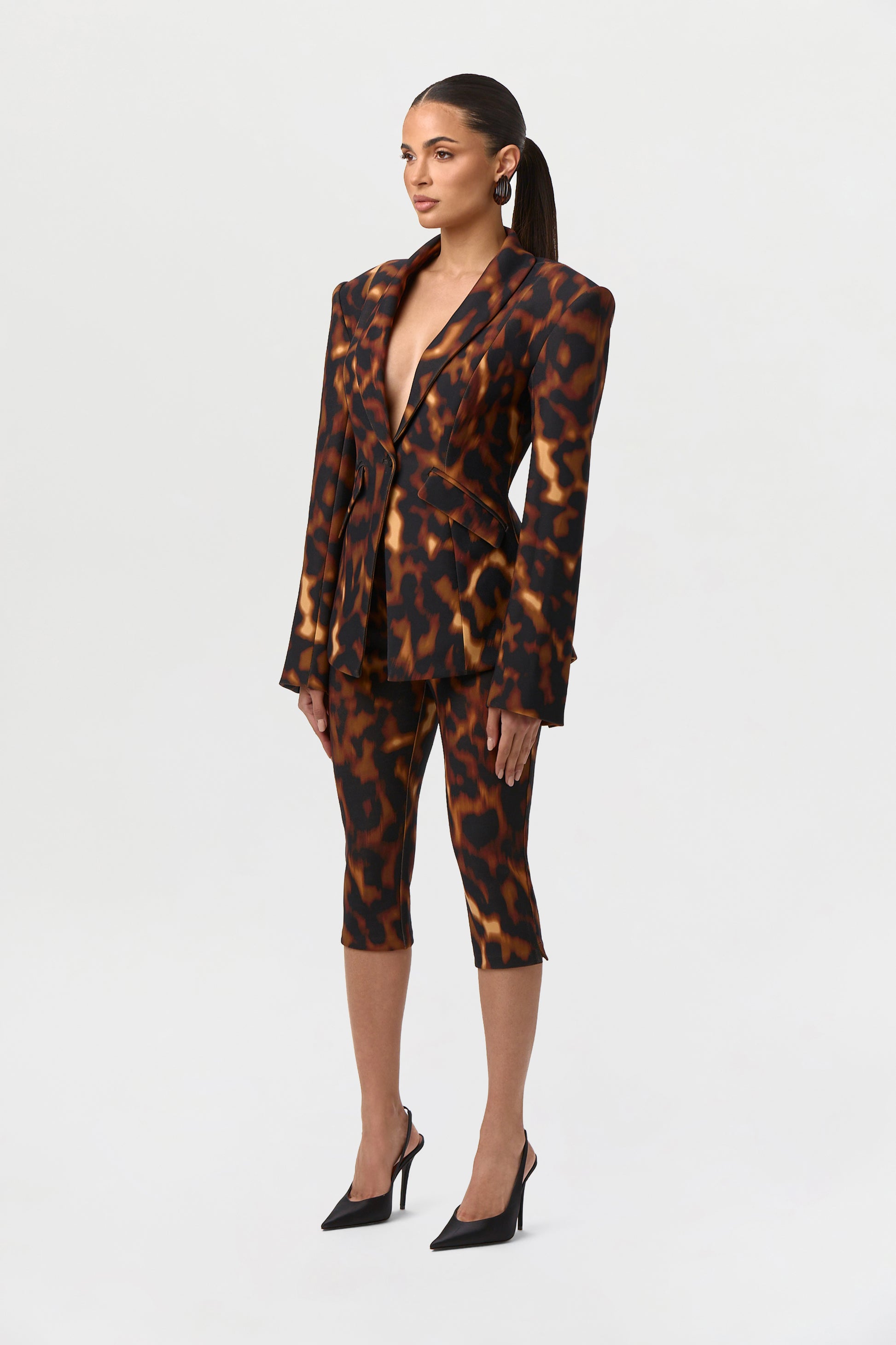 Suiting Tortoise Capri Pants