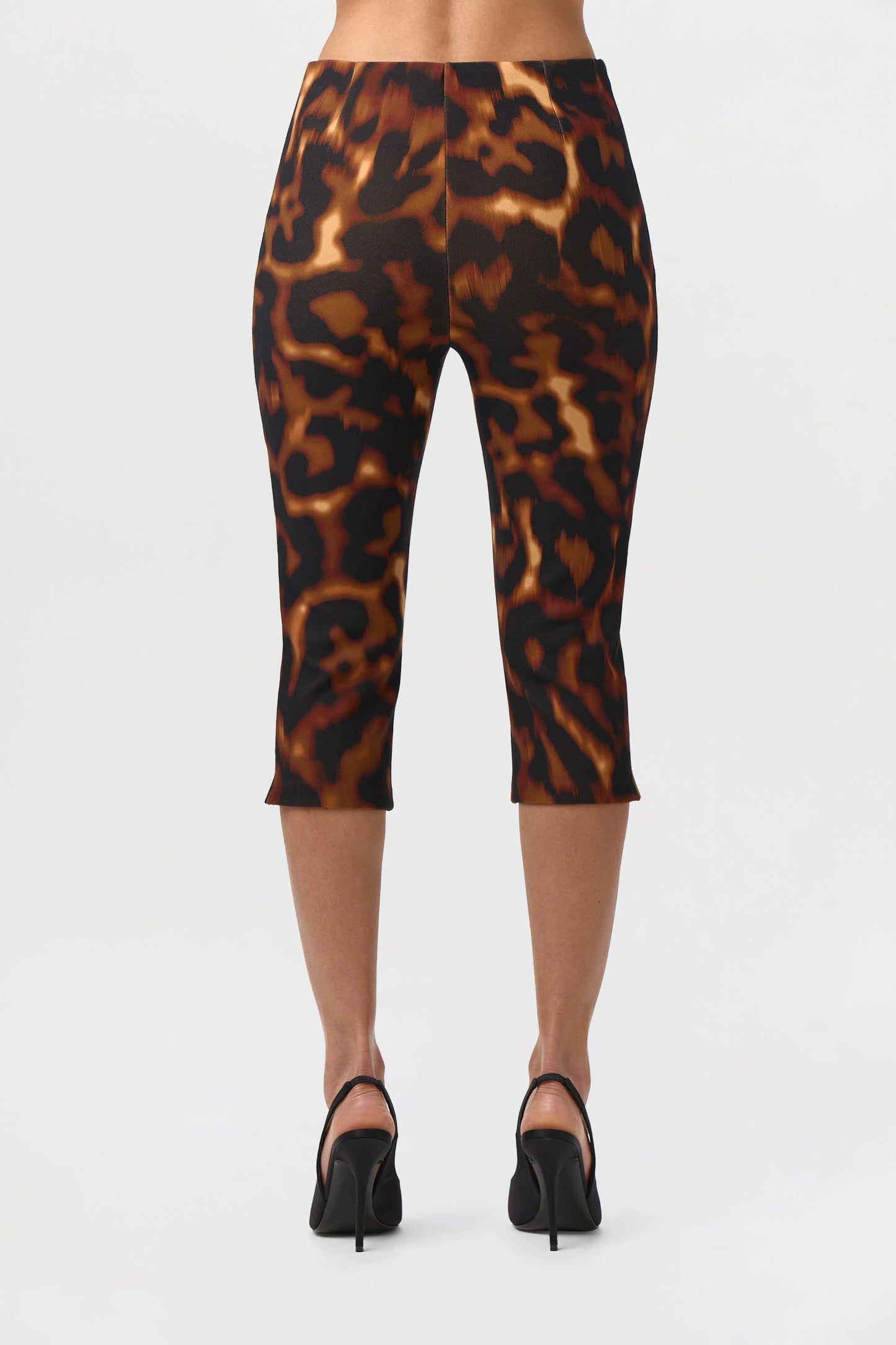Suiting Tortoise Capri Pants