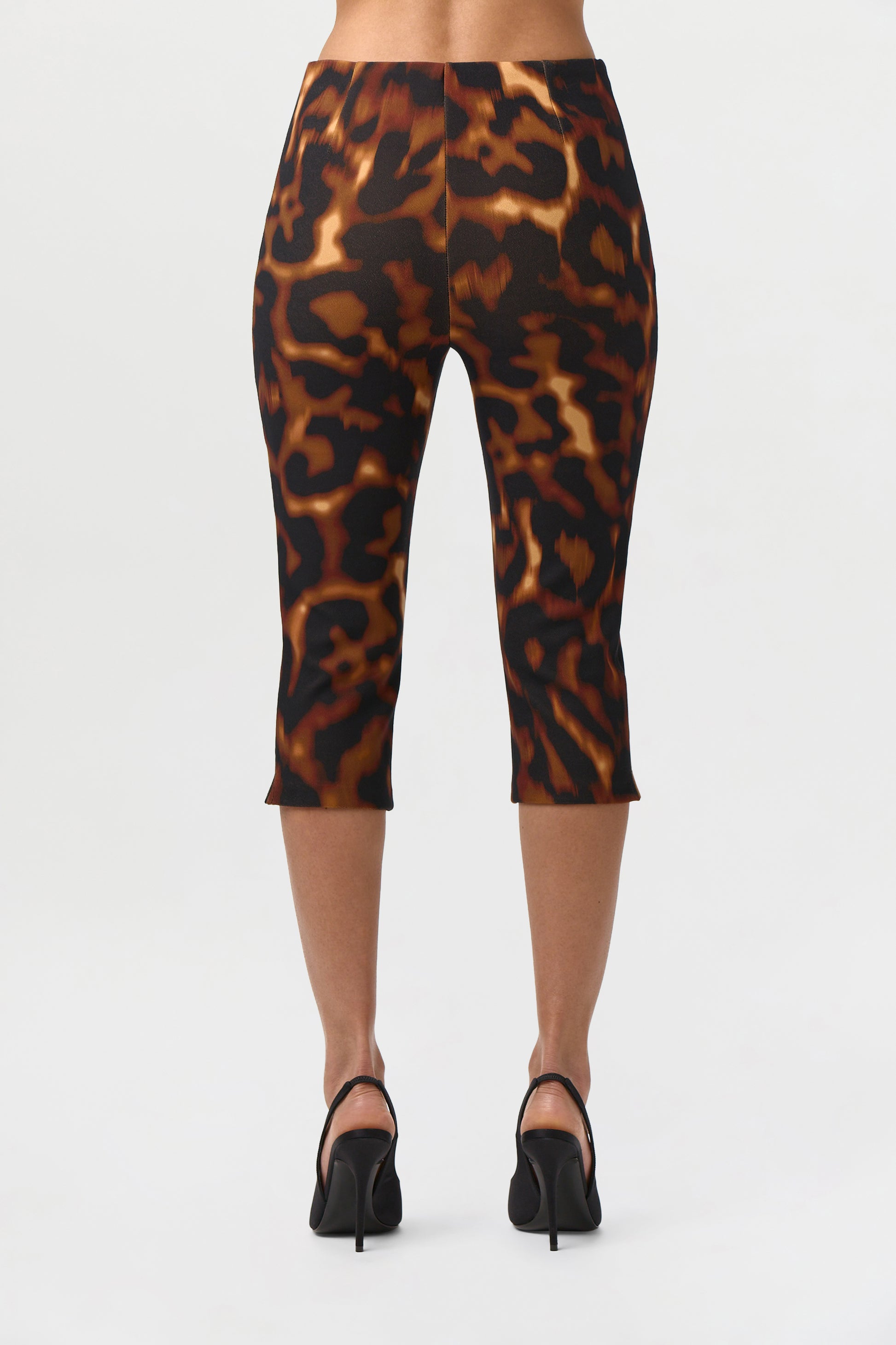 Suiting Tortoise Capri Pants