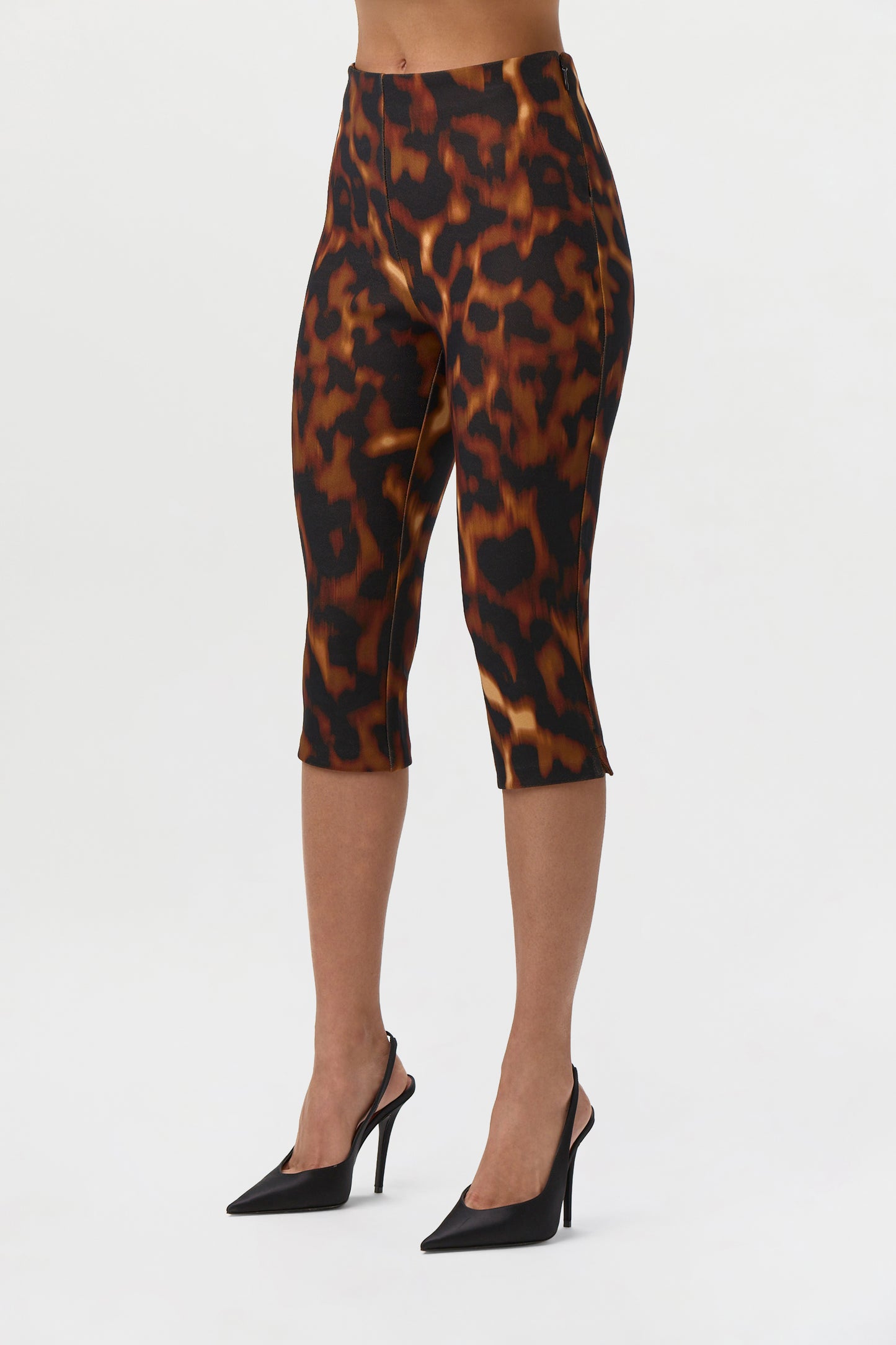 Suiting Tortoise Capri Pants